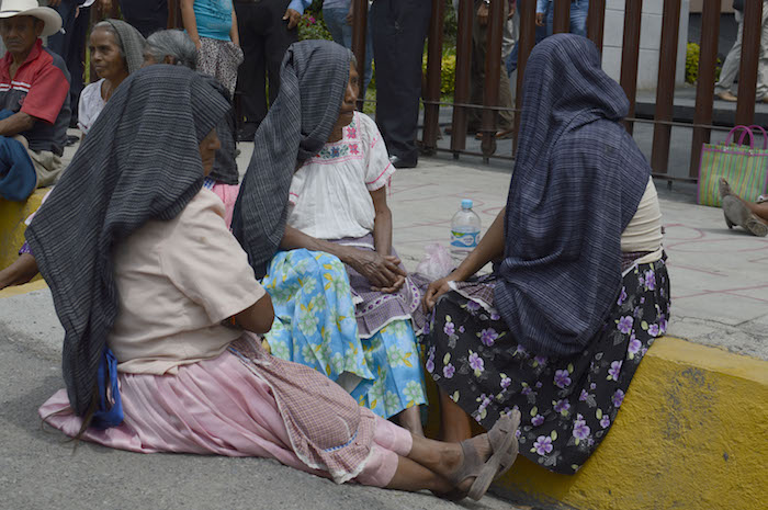 A diferencia de la filantropía las políticas públicas, aunque coincidan con la finalidad de mejorar la vida de las personas, son directrices señaladas por la estructura de poder. Foto: Cuartoscuro