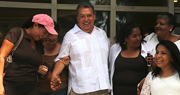 “Nunca me he ido, la verdad es que he venido con frecuencia al estado, siempre lo hago de manera prudente”, asegura quien fue obligado a tomar licencia luego de la desaparición de los 43 normalistas en Iguala. Foto: SurAcapulco