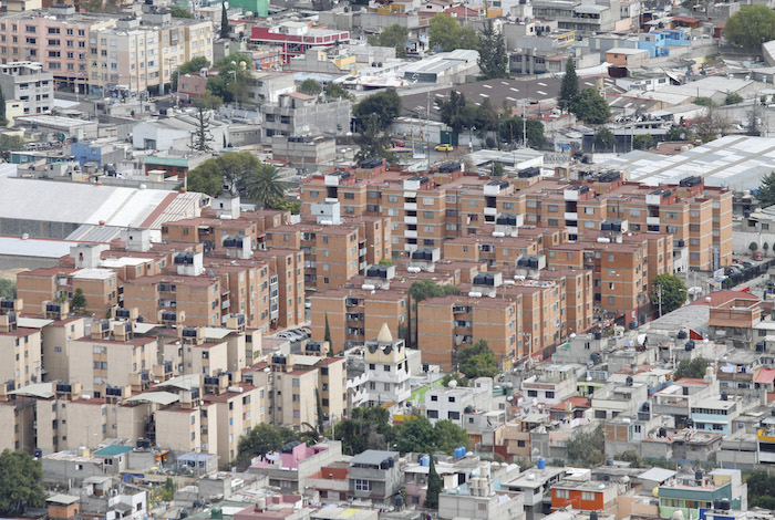Las principales ciudades del país se han vuelto un botín de la especulación inmobiliaria y las grandes obras viales para el automóvil, sacrificando la planeación urbana y el transporte público. Foto: Cuartsocuro