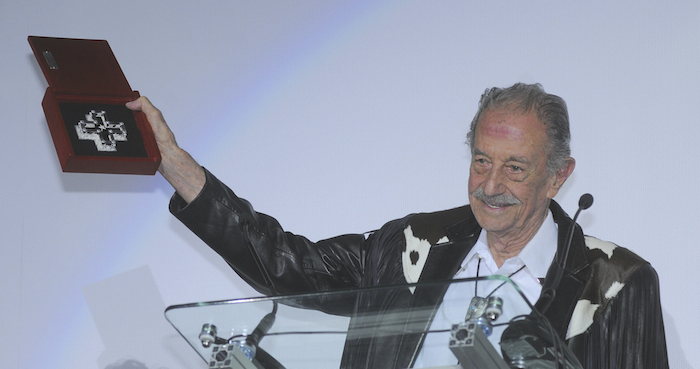 El actor fue homenajeado con la Cruz de Plata en la inauguración del Festival de Cine en Guanajuato en 2011. FOTO: Cuartoscuro