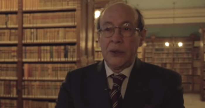 Francisco Rico contestó a Pérez-Reverte, lo que suscitó un intercambio de palabras, que como floretes buscan el tocado o "touché". Foto: Especial.