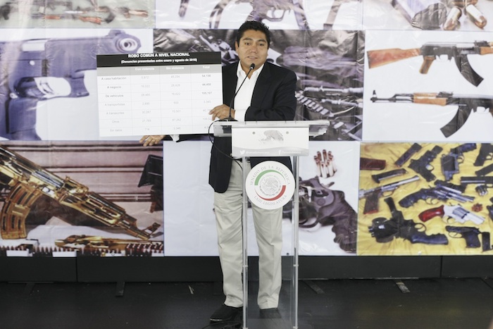 Jorge Luis Preciado, Senador del PAN, ofreció una conferencia para presentar una iniciativa para que todo ciudadano pueda poseer una pistola o un rifle, incluso fuera de su domicilio. Foto: Cuartoscuro.