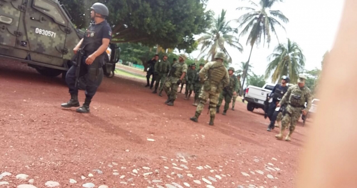 Habitantes de la región celebran la presencia de los elementos federales y estatales. Foto: Provincia