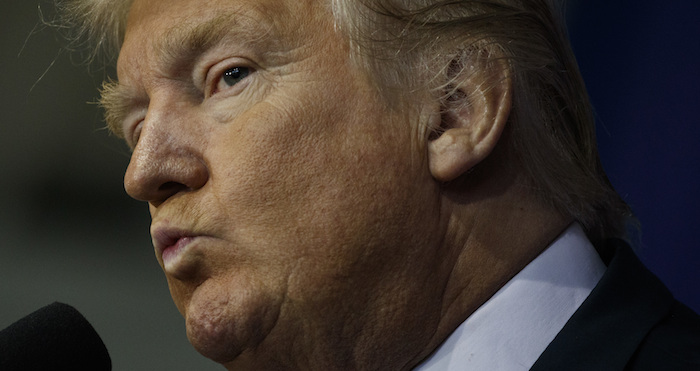 Una encuesta reciente de Politico.com/MorningConsult muestra efectivamente que el 41 por ciento de los probables votantes afirman que las elecciones de noviembre podrían serle "robadas" a Trump. Foto: AP.