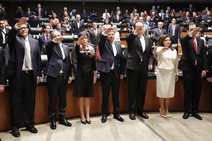 Magistrados de la Sala Superior del Tribunal Electoral del Poder Judicial de la Federación durante la ceremonia de toma de protesta en el pleno de la Cámara de Senadores. Foto: Senadores PRD.