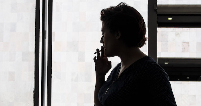 Pero, por lo pronto, allí las vemos caminando con guapura, por la vereda que se estremece al ritmo de sus caderas. Foto: Cuartoscuro.