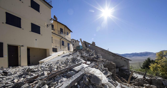 Esta serie de terremotos en el centro de Italia, además de importantes desperfectos y numerosos daños en su patrimonio cultural, han provocado miles de desplazados. Foto: EFE