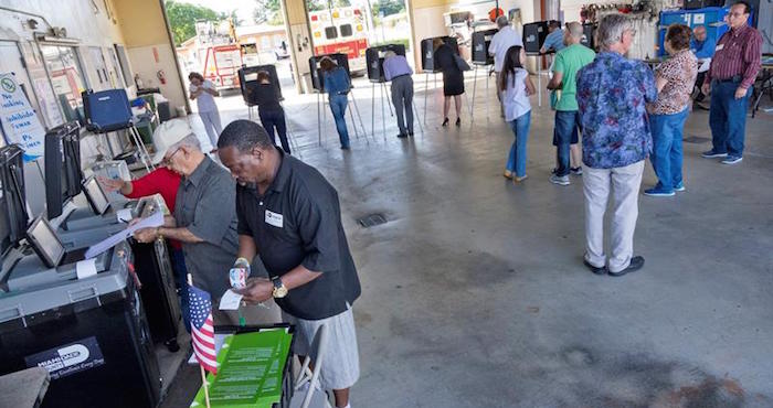 ¿Los cubanos hubieran votado distinto, de haber sentido cerca la posibilidad de una deportación? Foto: EFE