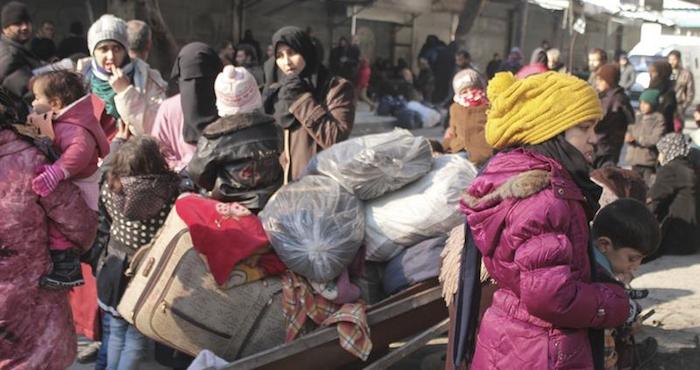 Civiles siendo evacuados del este de la ciudad de Alepo, Siria. Foto: EFE