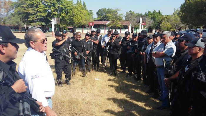 Xavier Olea durante su vista a Ajuchitán. Foto: Especial