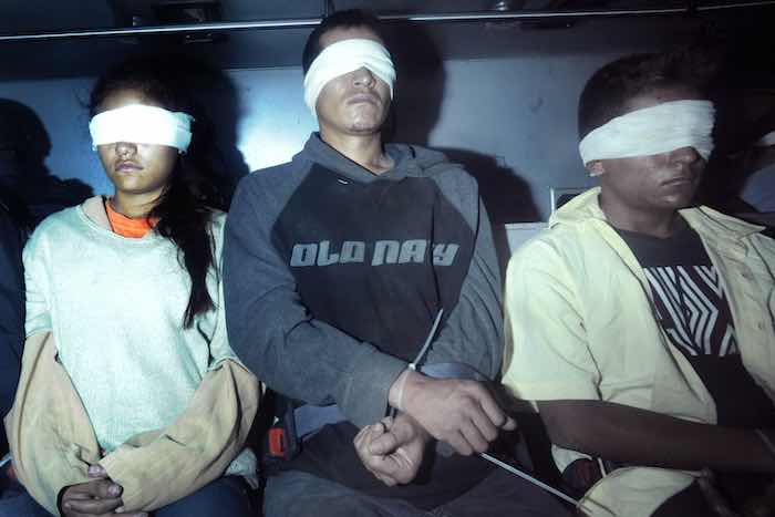 Personal de la Policía Federal traslada a 16 detenidos por el secuestro de 21 personas en Arcelia, Guerrero en enero de 2015. Foto: Luis Carbayo, Cuartoscuro.