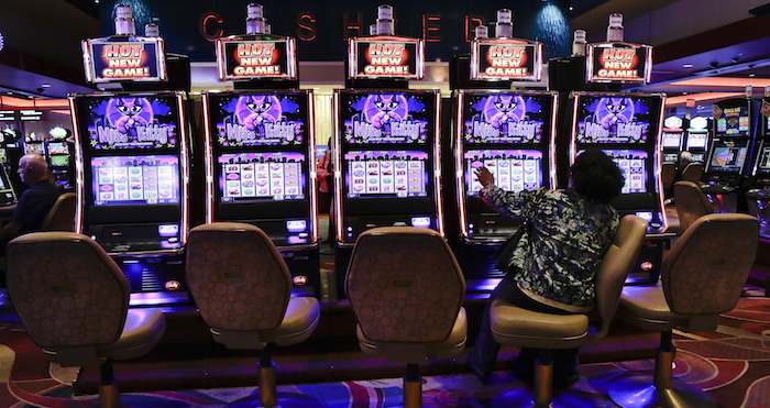 El casino se negó a pagarle el monto anunciado pues, elegó, se trataba de un desperfecto de la máquina tragamonedas. Foto: AP.