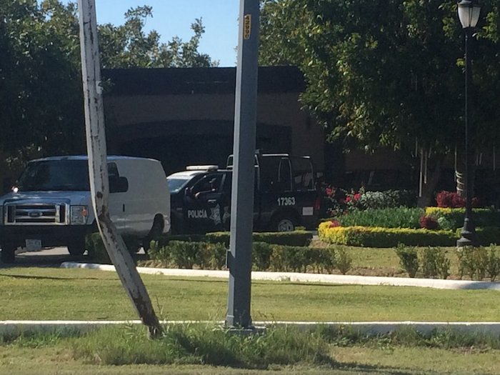 Federales catean supuesta propiedad de empresario de la televisión en Saltillo. Foto: Especial.