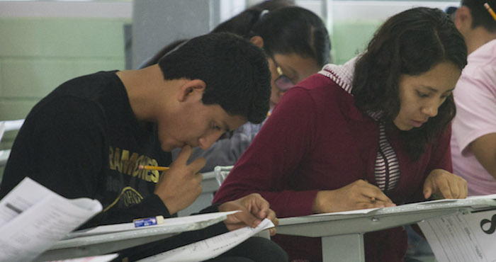 Hacemos como que nos importa la educación de los pobres pero los costos de ingreso y el panorama de cuotas y gastos futuros los excluyen. Foto: Cuartoscuro