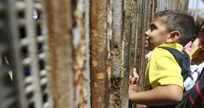 ¿Qué pasaría si Estados Unidos realmente sella la frontera? No se acabaría la migración porque, finalmente, les guste o no a las vecinos del norte, la economía estadounidense necesita de la mano de obra mexicana y centroamericana. Foto: AP