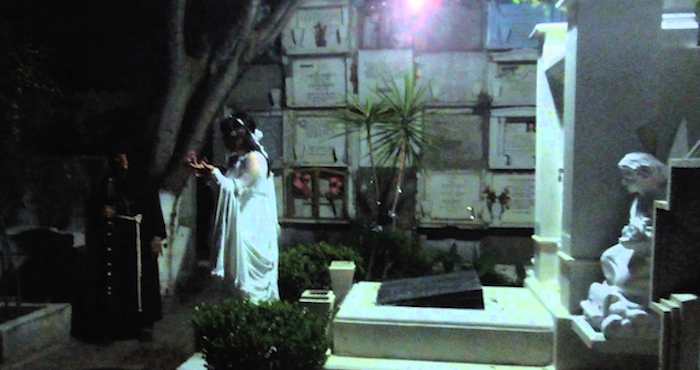 El hombre llevó a una de sus víctimas al Panteón Municipal y ahí abusó de ella. Foto: YouTube.