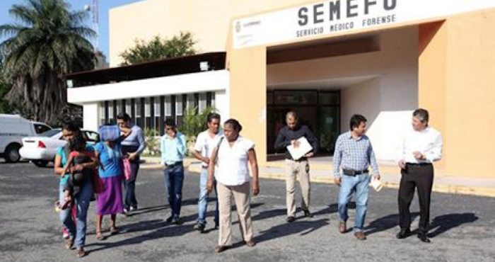 El colectivo Siempre Vivos acudió al Semefo el día de ayer, pero a no les dejaron ver los cuerpos encontrados en fosas clandetinas de Zitlala. Foto: El Sur