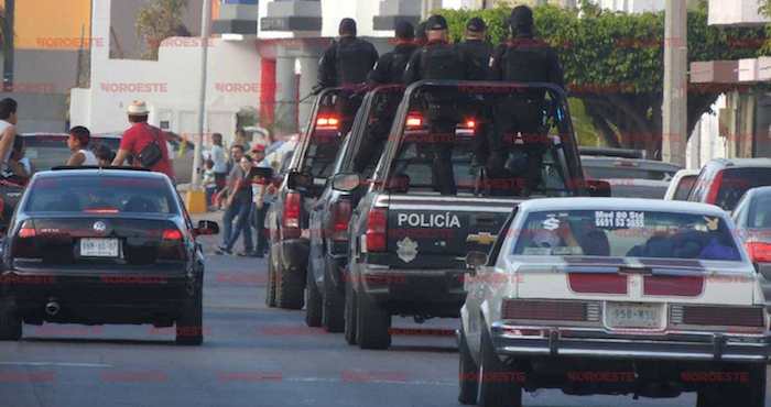 Prácticamente la mitad de la plantilla de agentes policiacos en el estado resultó "no apta" para el servicio. Foto: Noroeste.