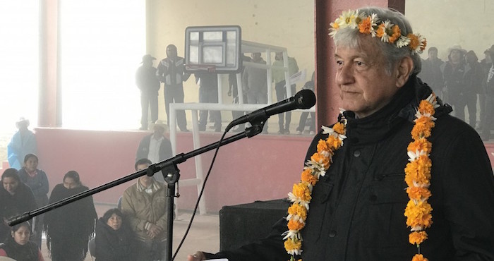 el Peje debe estar convencido de que esas encuestas que le son adversas muy probablemente están cuchareadas. Foto: Sitio Oficial AMLO