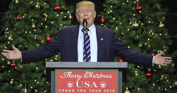 El presidente electo Donald Trump, habla durante su gira de agradecimiento junto al vicepresidente electo, Mike Pence, en el Wisconsin State Fair Exposition Center en West Allis, Wisconsin, EE.UU. ayer, martes 13 de diciembre de 2016. Foto: EFE.
