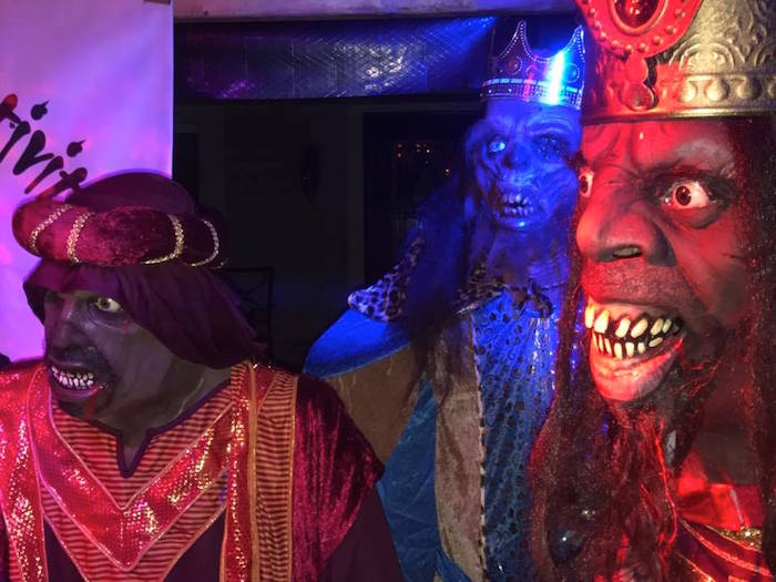 Nacimiento tradicional de navidad versión zombi. Foto: Especial