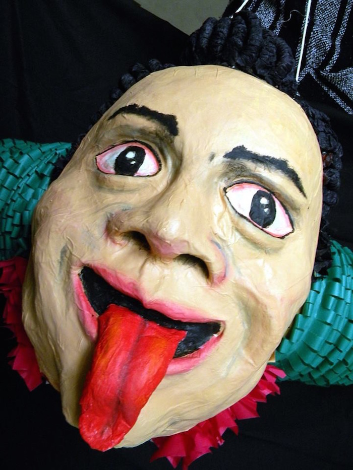 Las "peñatas" son pintadas con los colores característicos de los partidos políticos. Foto: Los Zurdos