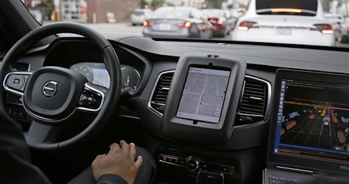 Una falla de la app de Uber ha ocasionado cargos excesivos, como en el caso de una mujer de Filadelfia (EU) a quien por error intentaron cobrar miles de dólares. Foto: Archivo AP.