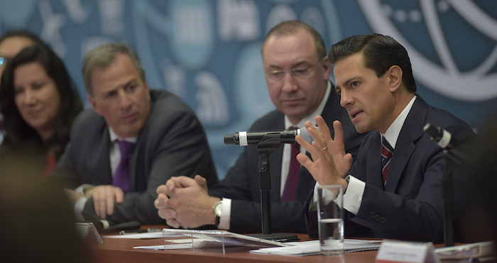 En reunión celebrada en la Residencia Oficial de Los Pinos, el Presidente Enrique Peña Nieto recibió la Agenda México 2030 del Consejo Ejecutivo de Empresas Globales, que contiene propuestas para lograr un crecimiento económico con mayor inclusión social. Foto: Cuartoscuro.