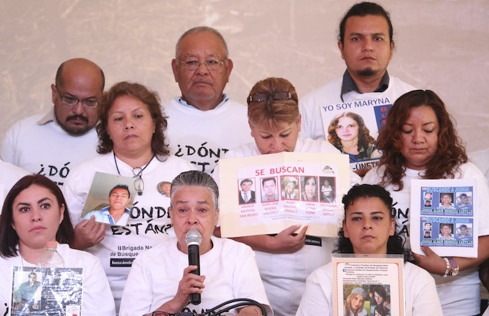 De acuerdo con datos de la Procuraduría General de la República (PGR), que durante el sexenio de Calderon Hinojosa se encontraron 68 fosas con los restos de 378 personas; mientras, con Peña Nieto el número de fosas clandestinas llegó a las 156, de donde se exhumaron 303. Foto: Cuartoscuro