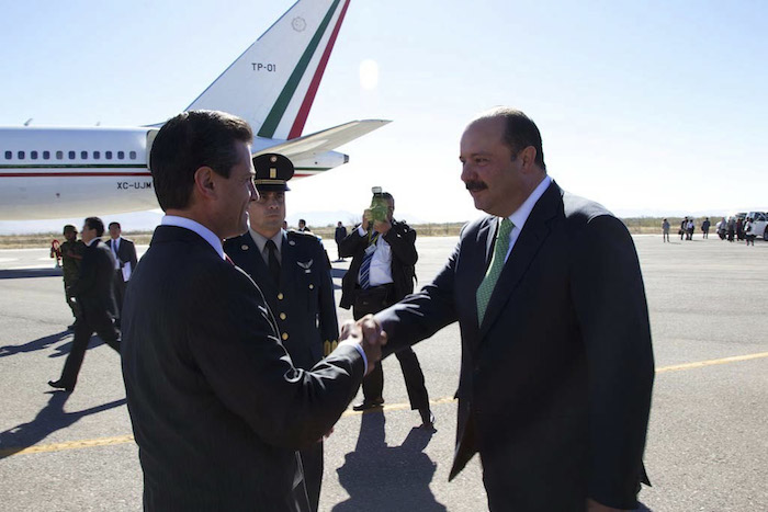 El Presidente Enrique Peña Nieto acompañado del ex Gobernador de Chihuahua, César Duarte. Foto: Cuartoscuro