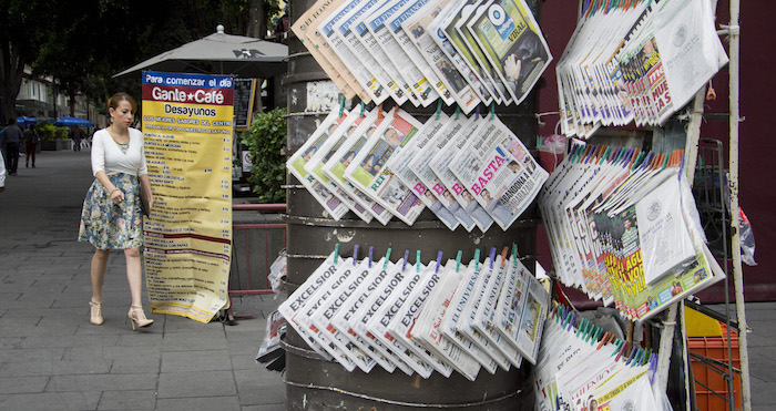 El mexicano, igual que el resto del mundo, practica el Confirmation bias: consume noticias no para informarse, sino para confirmar la que ya sabe, lo que ya siente. Y lo que siente es rabia. Foto: Cuartoscuro