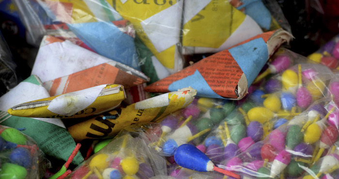 No estoy en contra de la pirotecnia. Sé que hay familias que viven de eso y hay tradiciones que a muchos les interesa que perduren. Ya va siendo hora, sin embargo, de dejar atrás la infancia irresponsable y volvernos profesionales en asuntos tan cercanos al peligro. Foto: Cuartoscuro