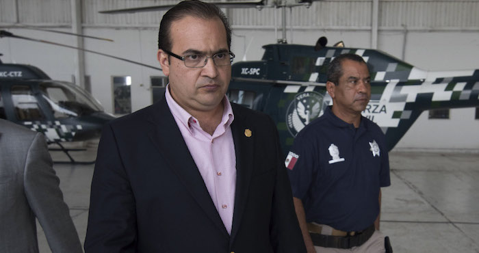 Quitarle el dinero público a los gobernantes para que dejen de gastarlo en propaganda es la única vía. Porque Duarte no fue o es el único que gasta esas millonadas, créamelo. Foto: Cuartoscuro