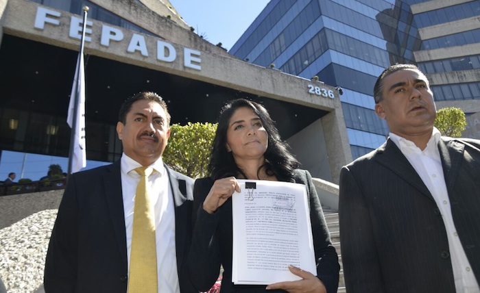 El pasado 6 de diciembre el PRD interpuso una denuncia ante la FEPADE en contra de los gobiernos federal y del Edomex. Foto: Twitter @Ale_BarralesM