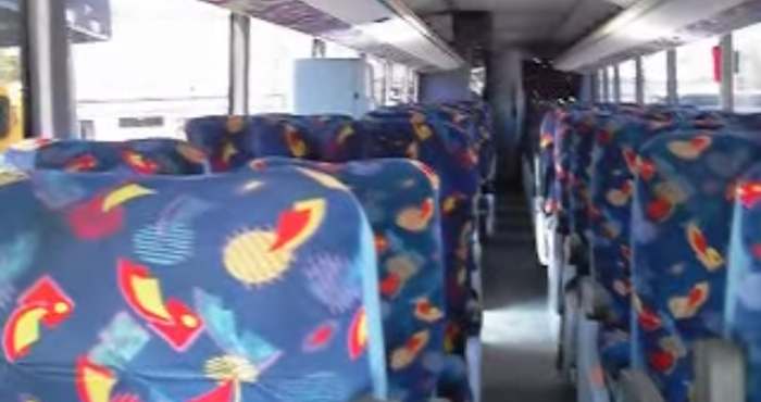 En la imagen, un camión de pasajeros. Foto: Captura de pantalla.