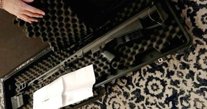 La empresa que envió el paquete, UPS, con sede en Atlanta, dice que investiga el incidente, al que calificó de "muy raro". Foto: Newsday