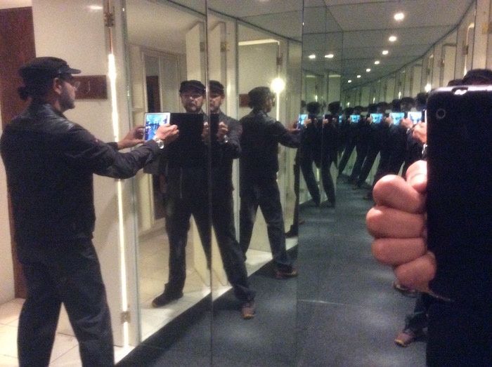 El detective me dirigió una mirada penetrante y me preguntó que si traía alguna foto reciente de la persona que quería encontrar. Sí, dije y saqué de mi cartera mi credencial de la UNAM y mi IFE. Foto: Especial