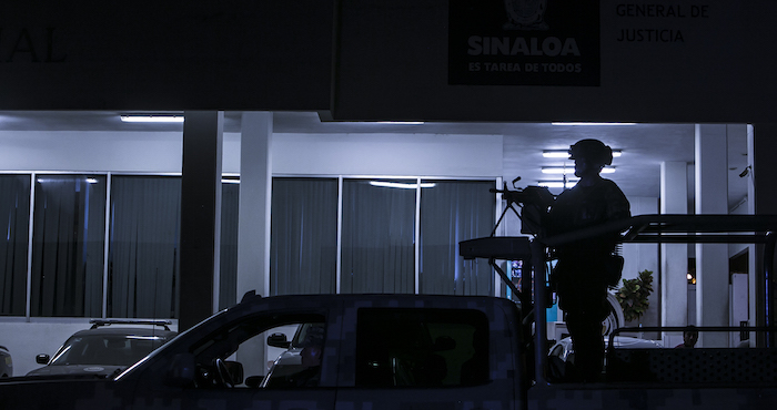 Promover un marco normativo para la intervención de las fuerzas armadas es justo y necesario, pero la incomodidad que para algunos de ellos generan las restricciones a la violación de derechos humanos. Foto: Cuartoscuro