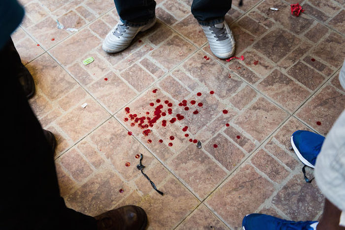 Sangre de un gallo. Foto: Colectivo Bridges.