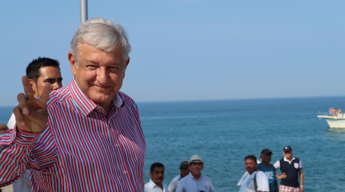 Si bien es criticable la forma en que AMLO ha conducido su liderazgo al erigirse como una especie de amo y señor del partido que creó, lo cierto es que la oferta política para 2018 se impone desoladora. Foto: Sitio Oficial AMLO