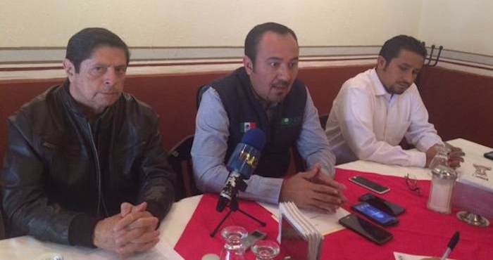 Al centro Bonifacio Rodríguez, Delegado del RAN en Guanajuato. Foto: ZonaFranca