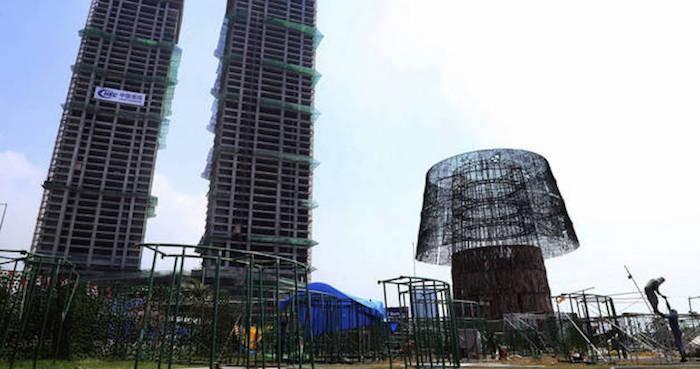 Estructura del árbol de Navidad en Sri Lankam que será el más grande del mundo. Foto: EFE.
