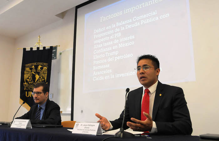 Armando Sánchez, del Instituto de Investigaciones Económicas, explicó la necesidad de un cambio de paradigma económico en México. Foto: Boletín UNAM.