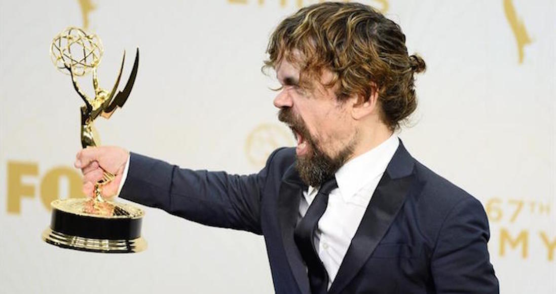 El actor Peter Dinklage con un premio. Foto: EFE/Archivo