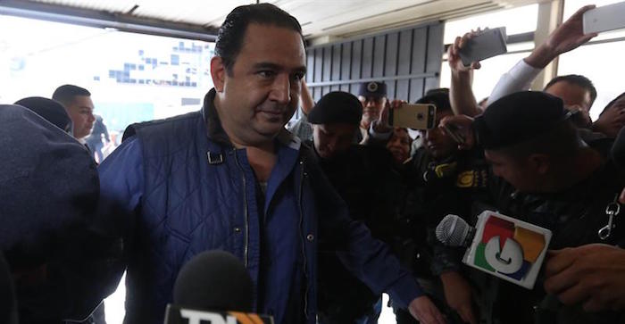 Samuel Morales, hermano del Presidente de Guatemala, Jimmy Morales, capturado por la policía,es llevado a Torre de Tribunales este 18 de enero de 2017. Foto: EFE