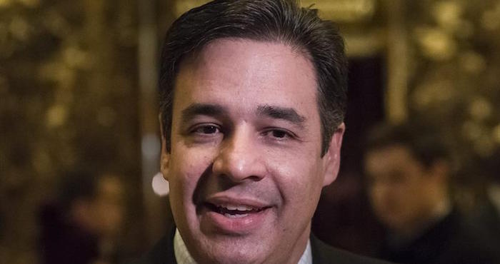 El legislador republicano por Idaho Raúl Labrador, nacido en Puerto Rico, habla con la prensa en el edificio Trump Tower, tras su reunión con el Presidente electo, Donald Trump, en Nueva York. Foto: EFE/Archivo