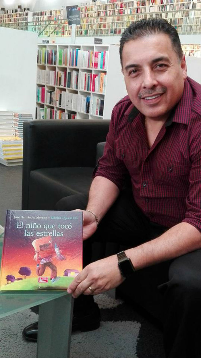 Orgulloso de contarle su historia a los más niños. Foto: SinEmbargo