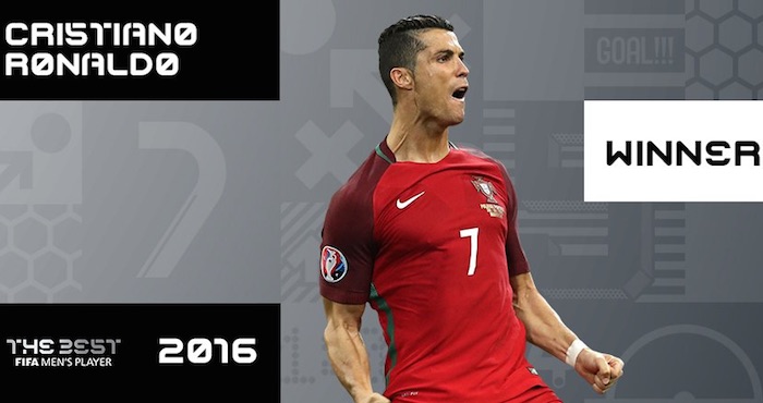 El atacante portugués Cristiano ronaldo fue galardonado por la FIFA con el premio The Best. Foto: Twitter @FIFAcom