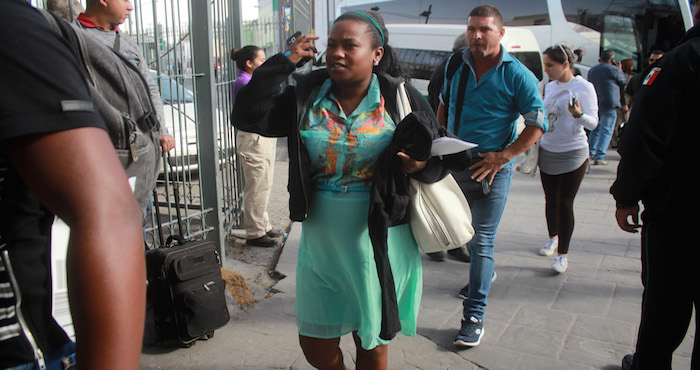 ¿Los cubanos en camino hacia México, o que ya están aquí, obtendrán una visa humanitaria en este país, serán ignorados por el Estado, caerán en las fauces del crimen organizado, o serán repatriados en masa, con cargo al erario que proviene de los impuestos de los mexicanos? Foto: Cuartoscuro