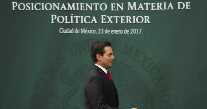Estoy seguro que Enrique Peña Nieto se aferrará a la presidencia, sin importar que en su necedad, lleve al país a una crisis político-económico-social aún más grave y que se agudice de cara al 2018. Foto: Cuartoscuro